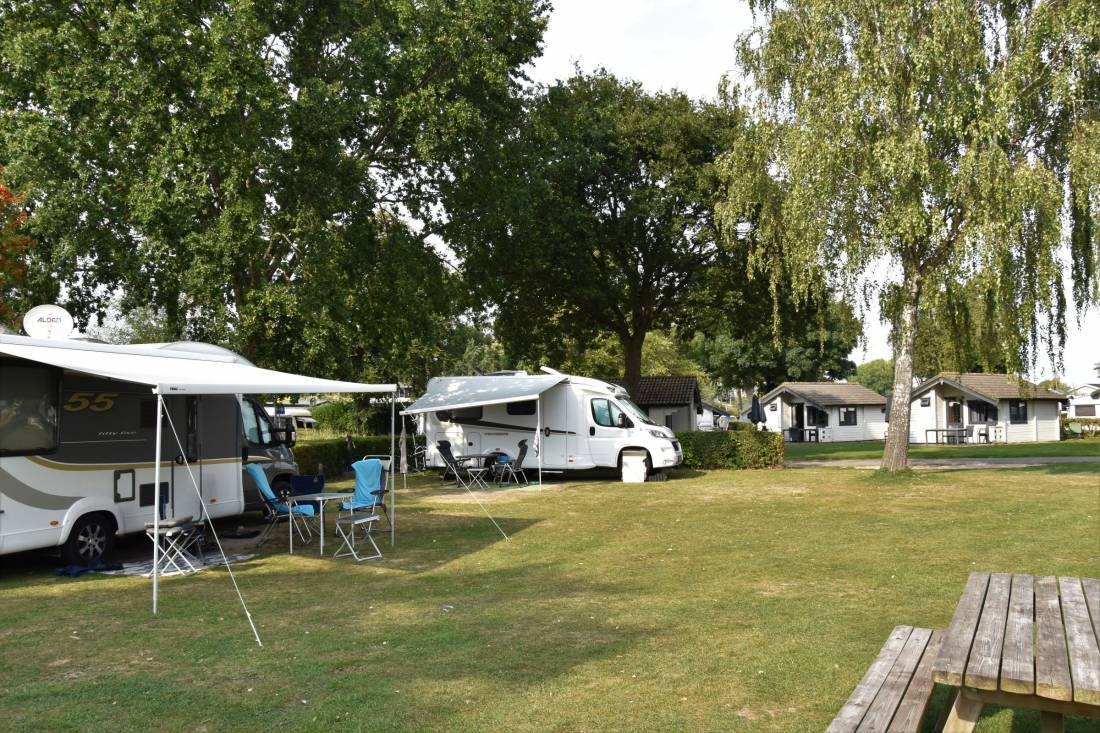 Camping + Jachthaven De Meeuw — Sítio de acampamento in Brielle