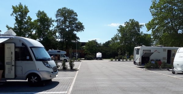 Stellplatz an den Balinea Thermen Bad Bellingen — Bobilplass in Bad Bellingen-Kirschenhof