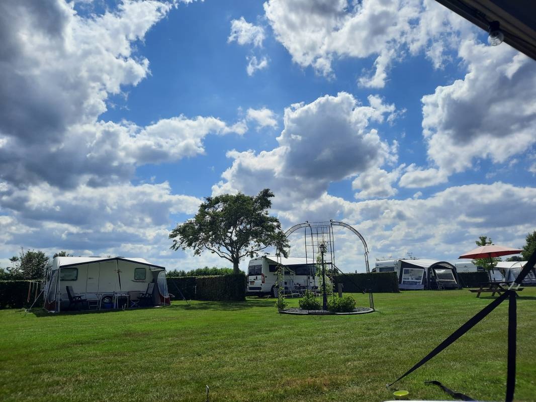 Camping Den Hoogen Berg — Campingplatz in Boven-Leeuwen