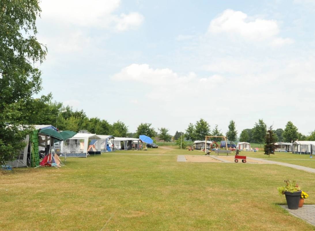 De Kuupershoek Boerderijcamping — Campingplads in Den Ham