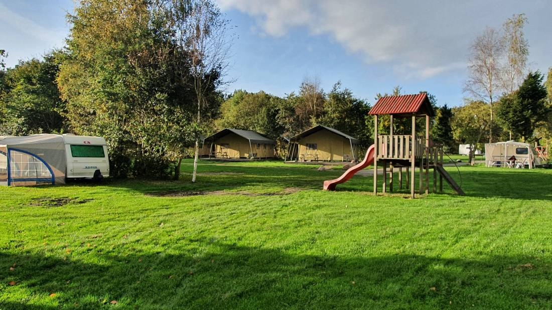 Recreatiepark de Bosrand Drenthe — Campingplads in Ellertshaar