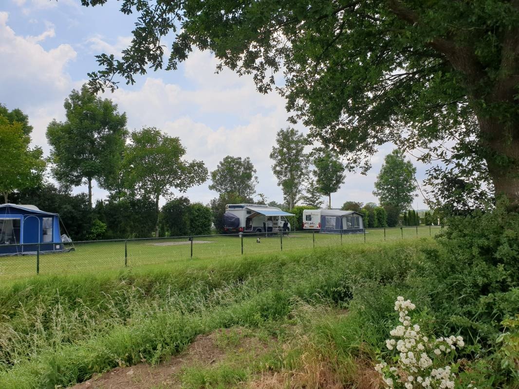 Mini Camping de Tesseplekke — Campingplatz in Veessen / Gelderland