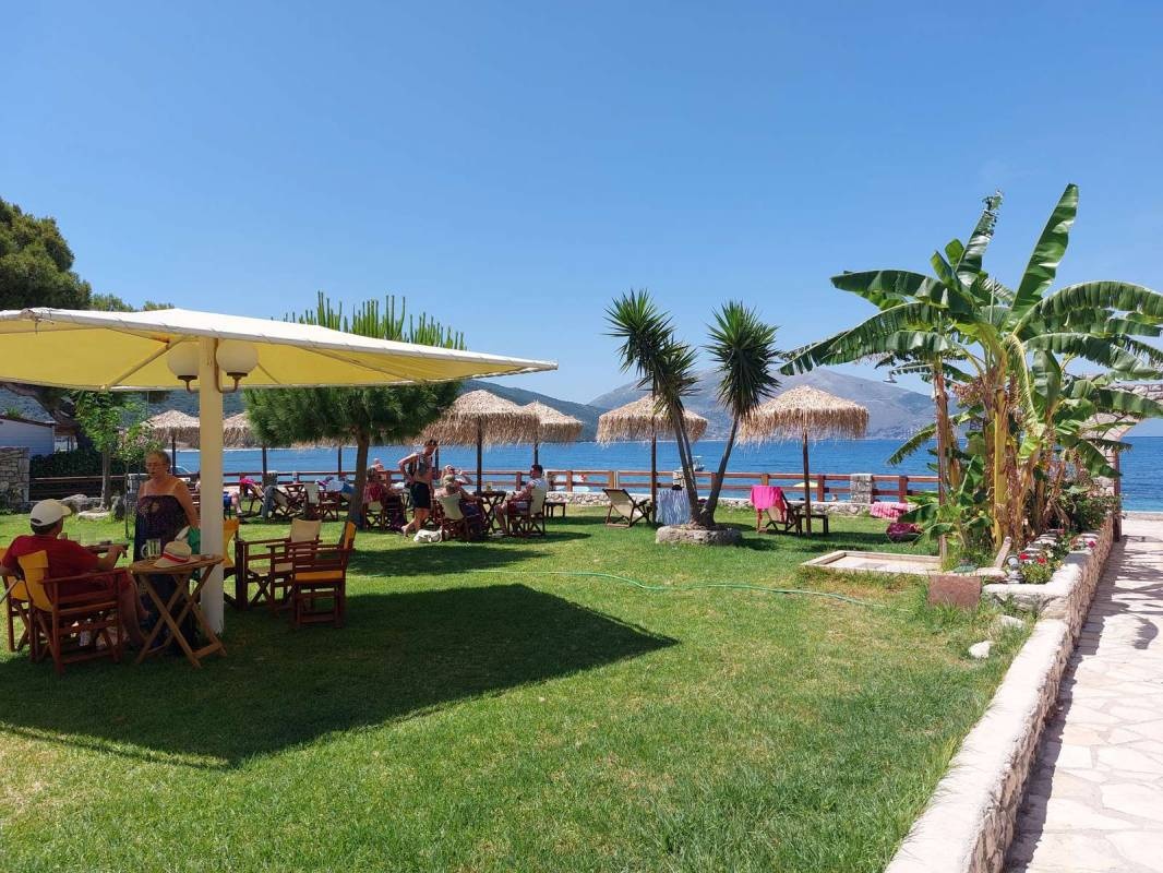 Camping Karavomilos Beach — Campingplats in 