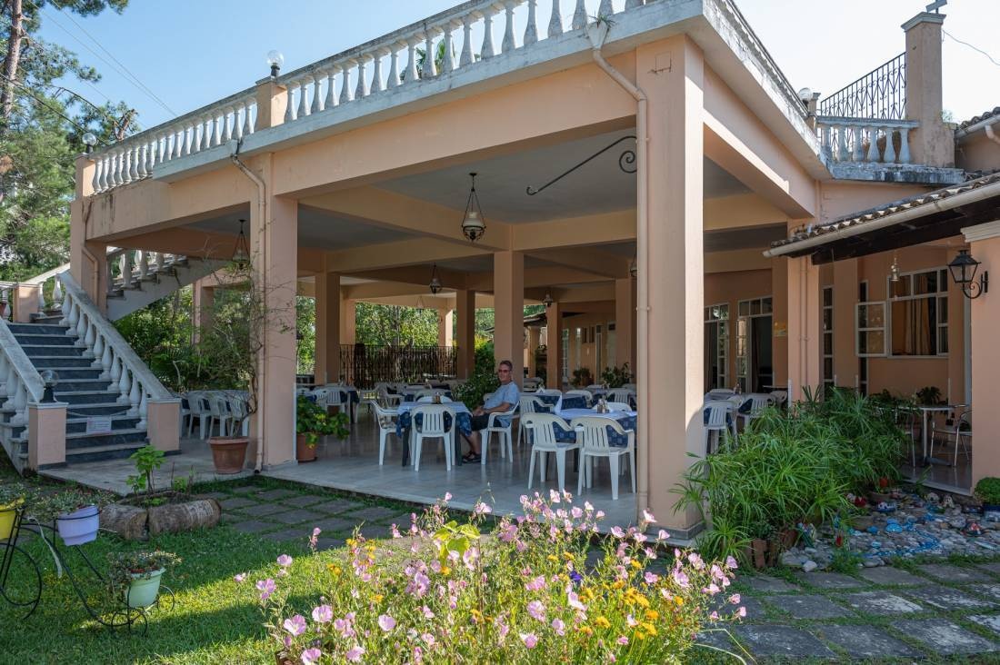 Karda Beach Camping & Bungalows — Campingplads in Dassia (Corfu)
