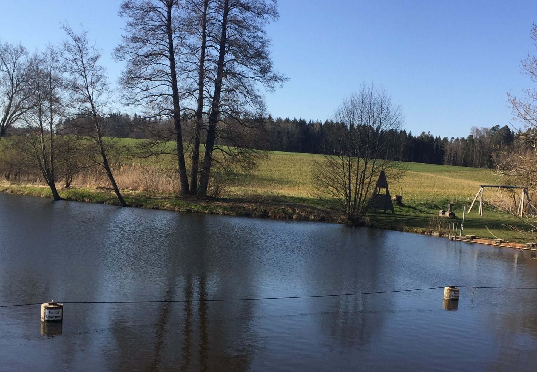 Stellplatz Naturbadesee Gschwend — Karavan Sitesi in Gschwend