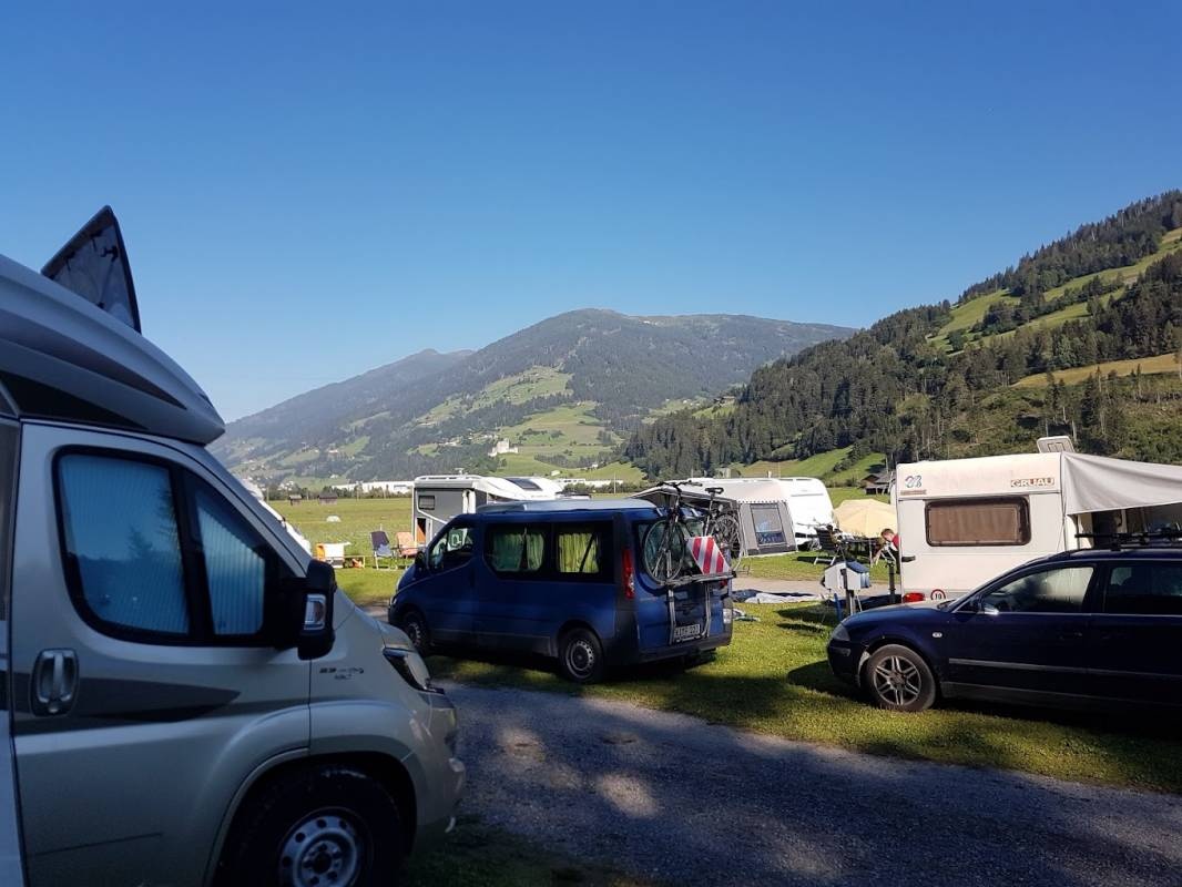 Camping Lienzer Dolomiten — Camping Site in Strassen