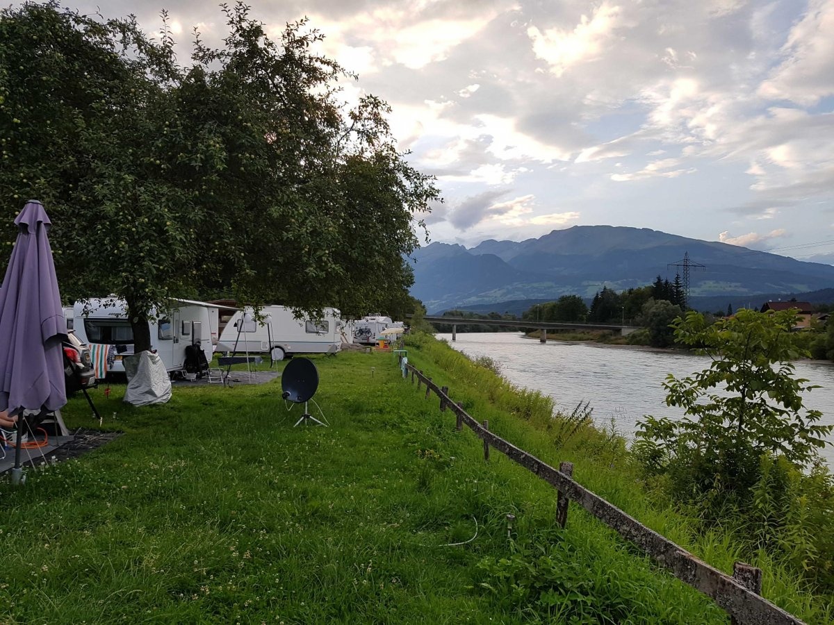 Camping Draufluss — Kemp in Schwaig