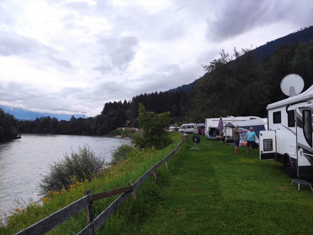 Camping Draufluss — Kemp in Schwaig