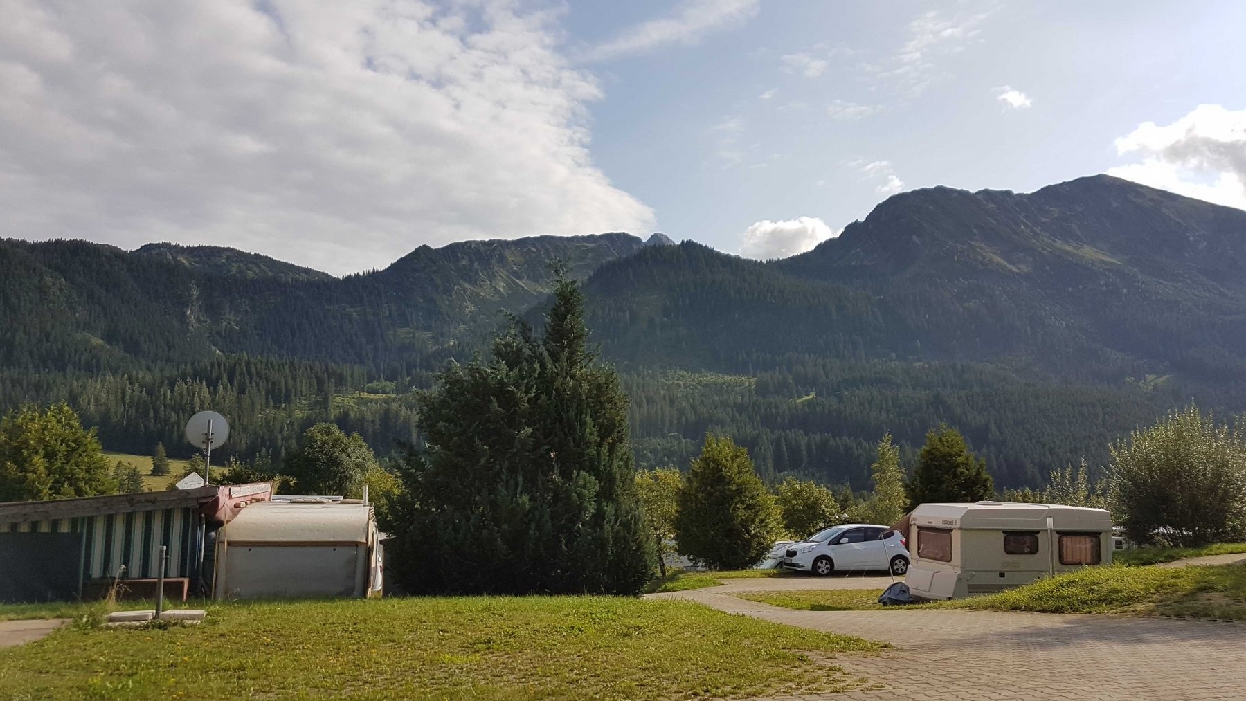 Alpenwelt Camping & Apartments — Campingplads in Tannheim / Tirol