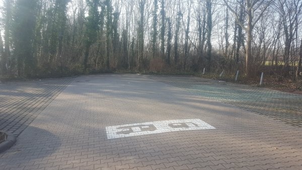 An den Biedensand Bädern — Camperplaats in Lampertheim