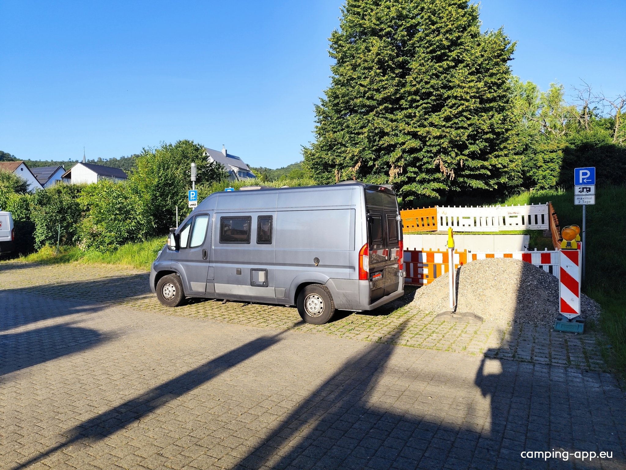 Wohnmobilstellplatz Ebringen — Campervan Site in Ebringen