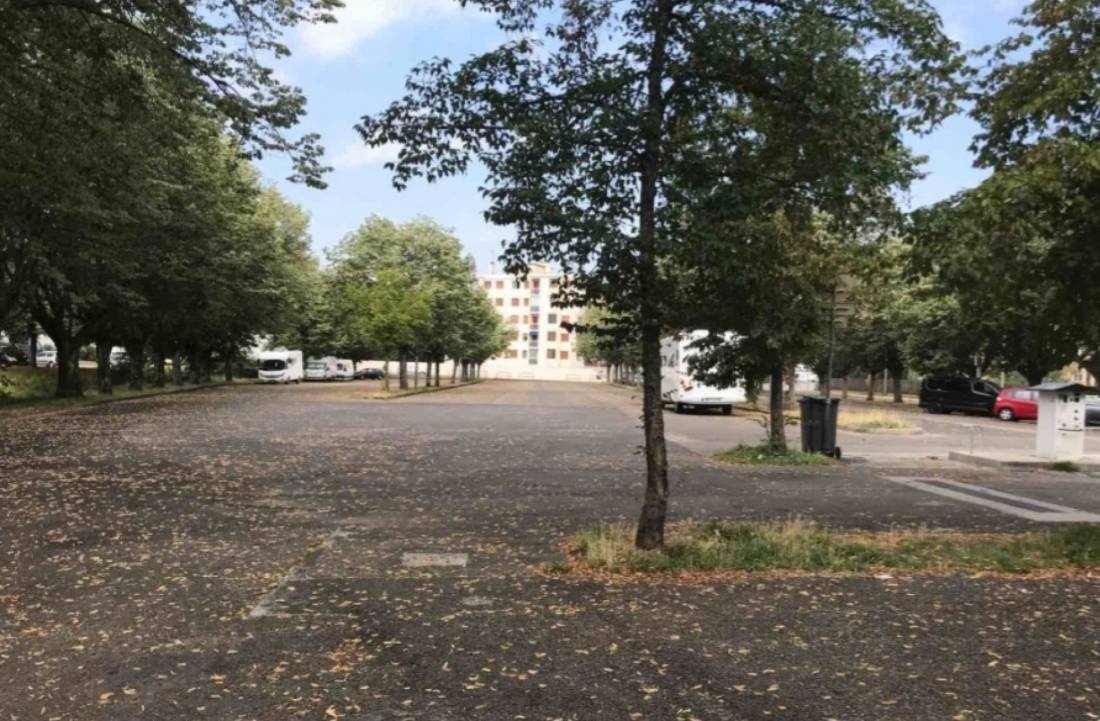 Stelllplatz Bourg-en-Bresse — Sp. parking dla kamperów in Bourg-en-Bresse