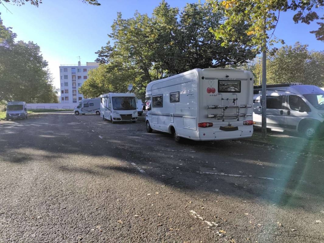 Stelllplatz Bourg-en-Bresse — Camperplaats in Bourg-en-Bresse