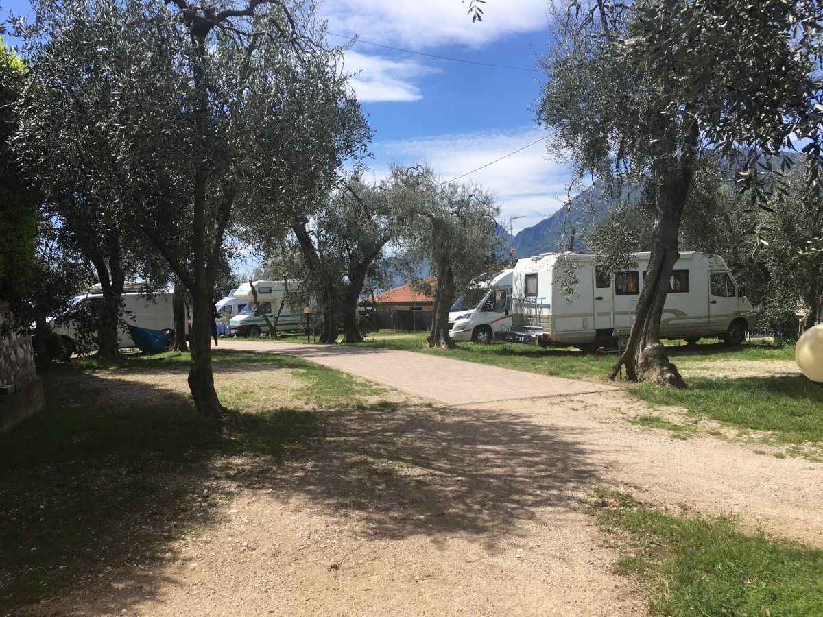 Camping Punto verde — Campingplatz in Assenza du Brenzone