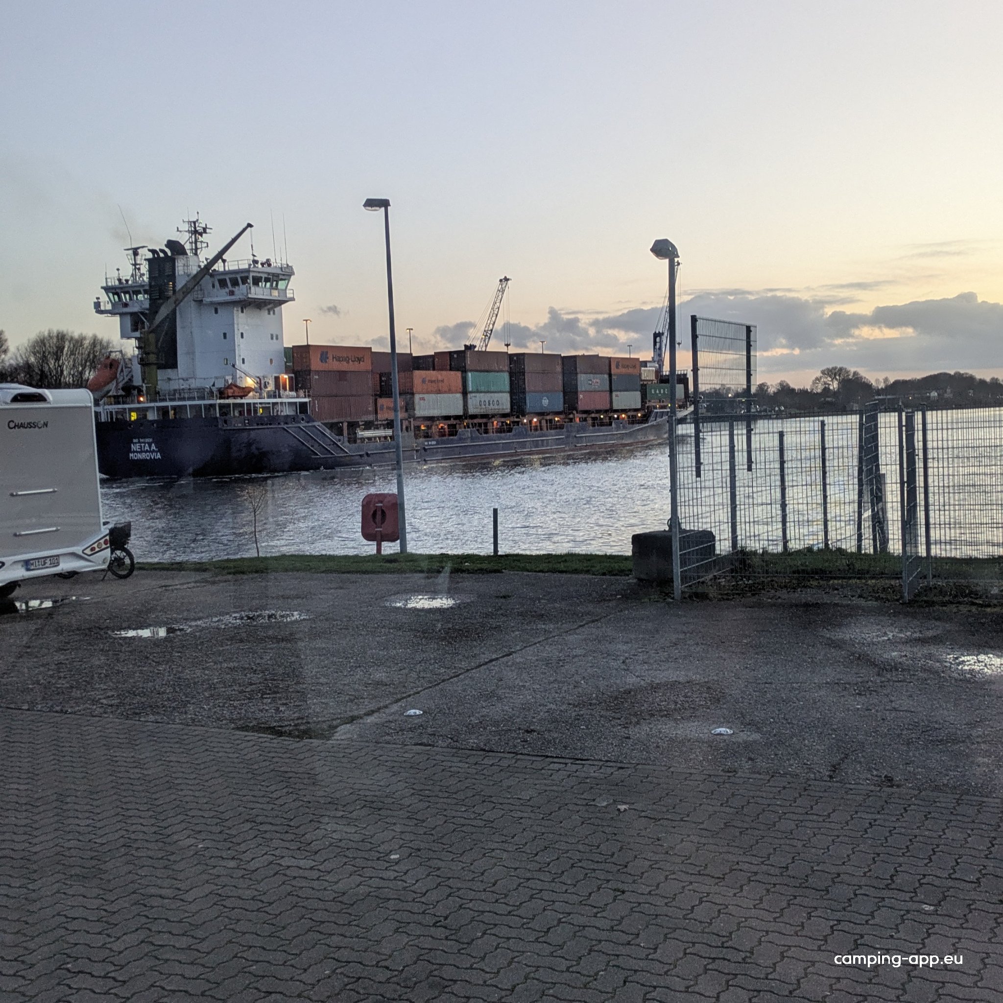 Wohnmobilhafen am Kreishafen NOK — Foto 2