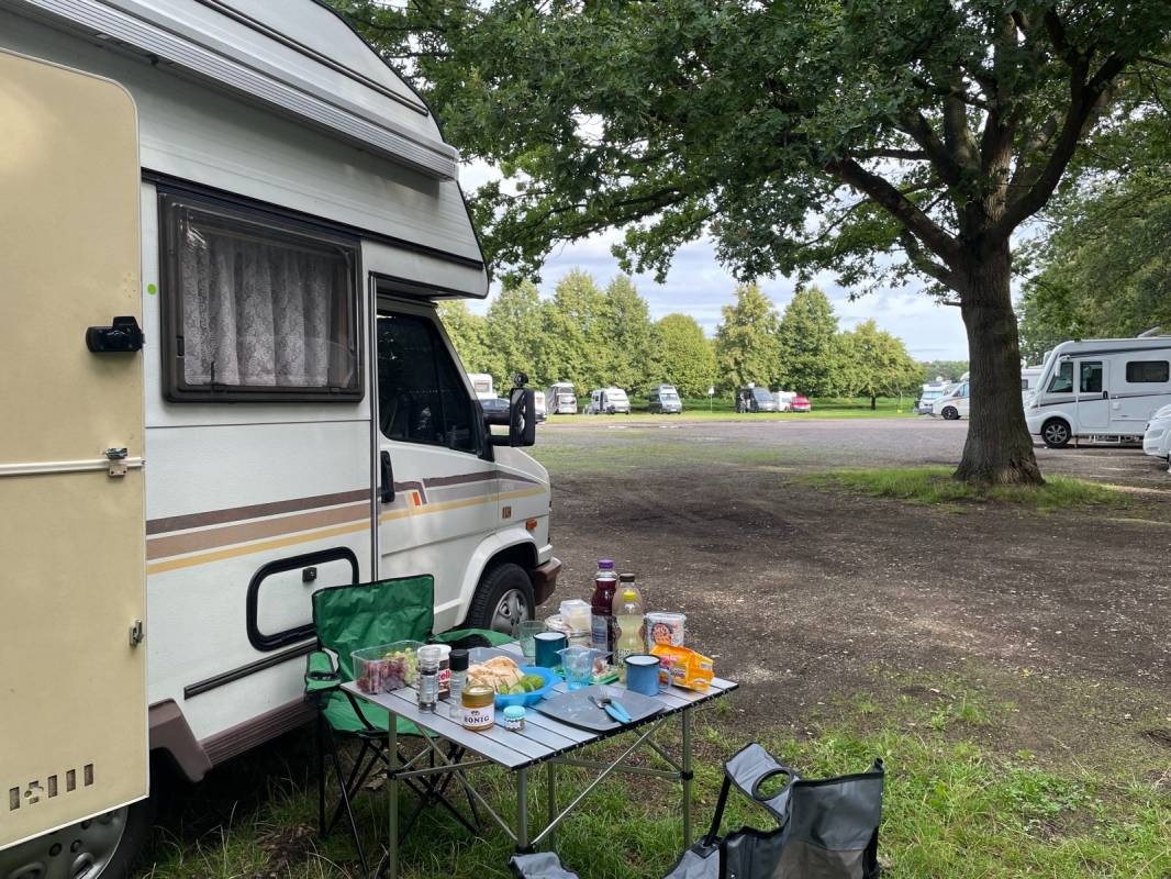 Elsterstausee Leipzig — Sp. parking dla kamperów in Leipzig