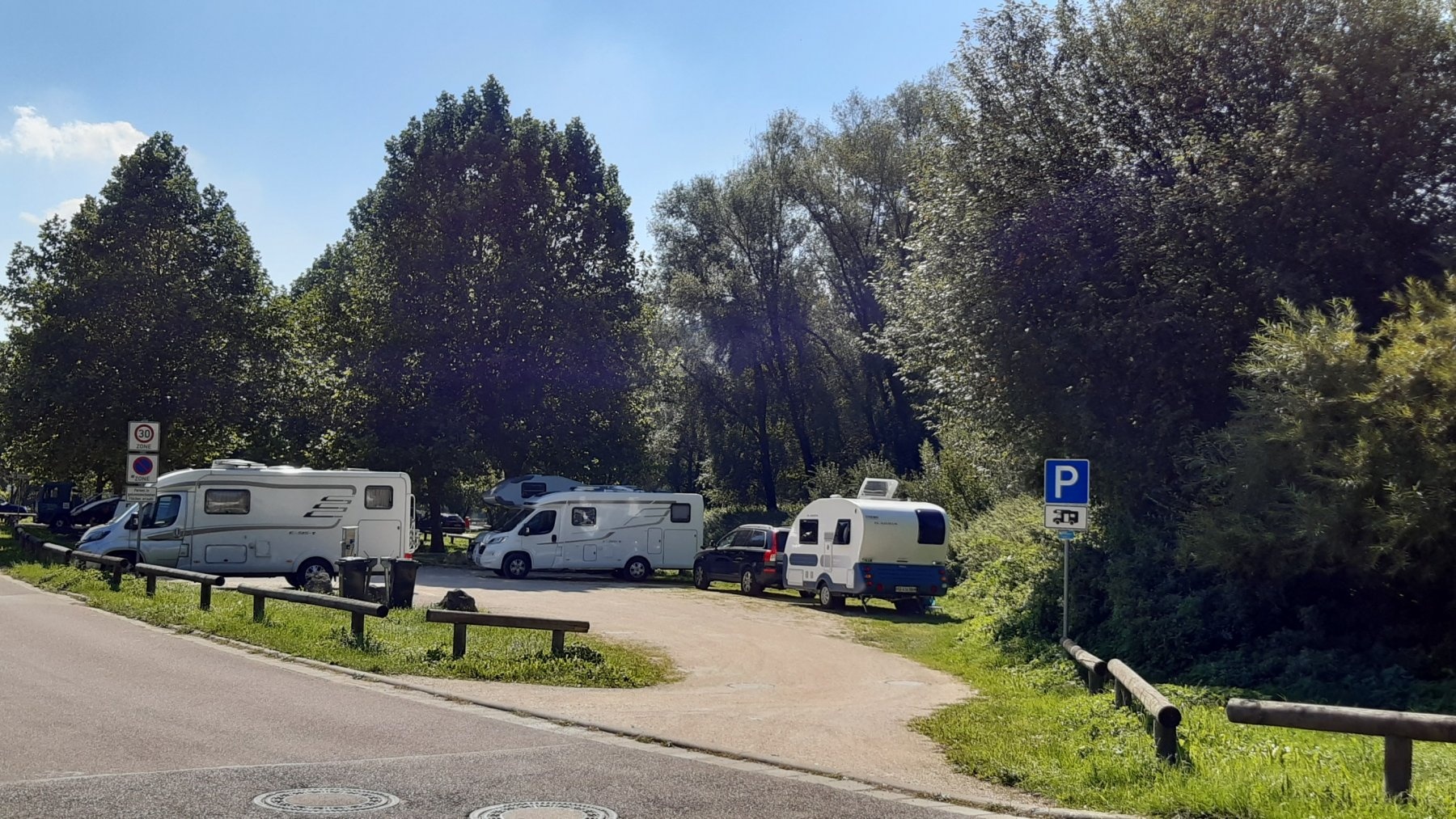 Stellplatz Itzelsberger See — Campervan Site in Königsbronn