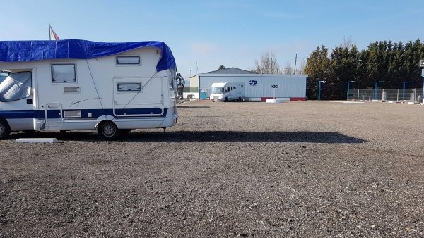 Area de Autocaravanas Suances — Sp. parking dla kamperów in Palencia