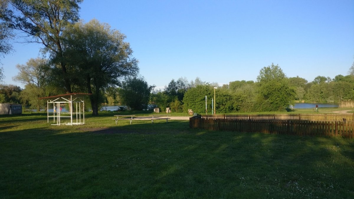Wostrey Kemp — Campingplass in Ostrá-Lysá nad Labem