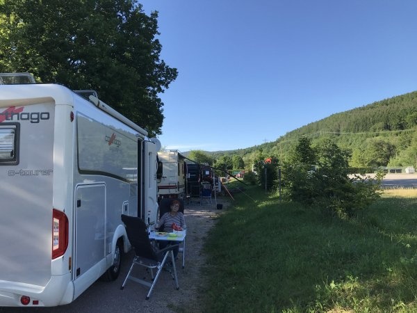 Wohnmobil Parkplatz am Schwimmbad — Sp. parking dla kamperów in Burgsinn