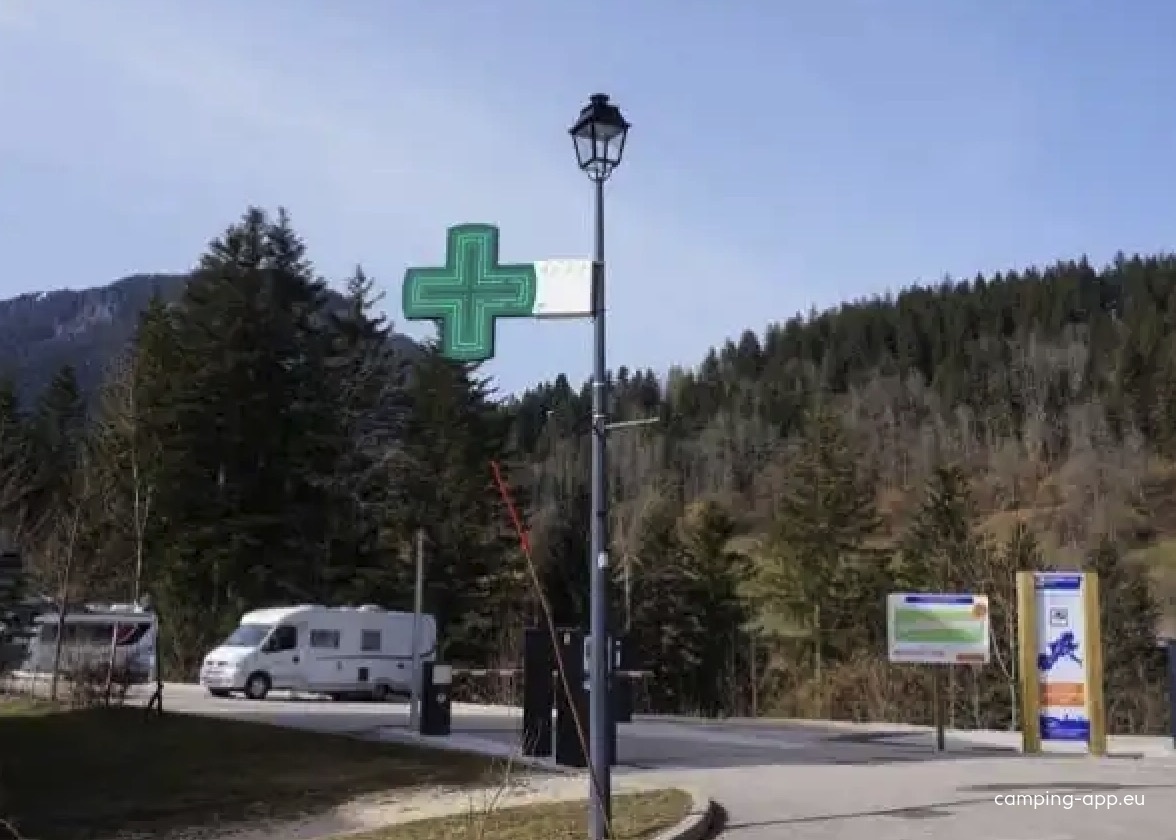 Stellplatz Saint-Pierre-de-Chartreuse, Le Couzon (Isère) — Aire camping car in St.-Pierre-de-Chartreuse