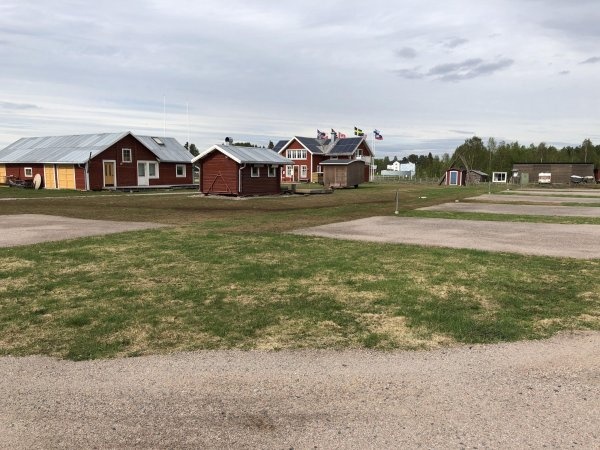 Polcirkelhuset — Campervan Site in Juoksengi