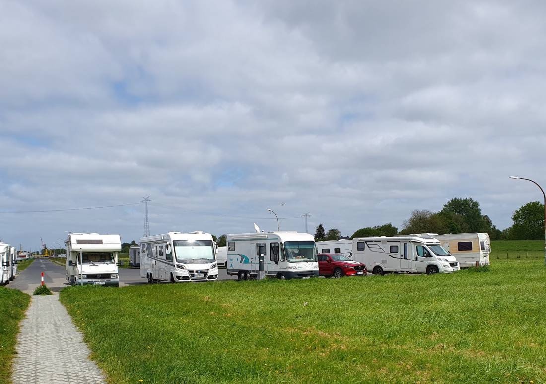 Emden Wendehammer an der Hafeneinfahrt — Parcheggio pubblico in Emden