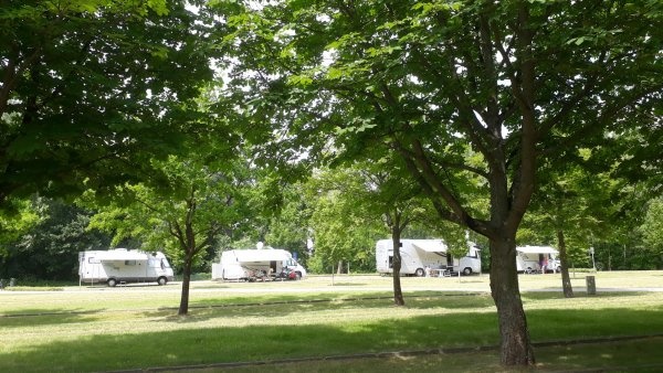 Parkplatz am Rosengarten — Bobilplass in Forst