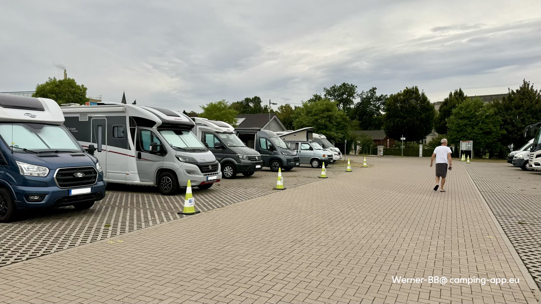 Wohnmobilstellplatz am Badeland — Foto 3