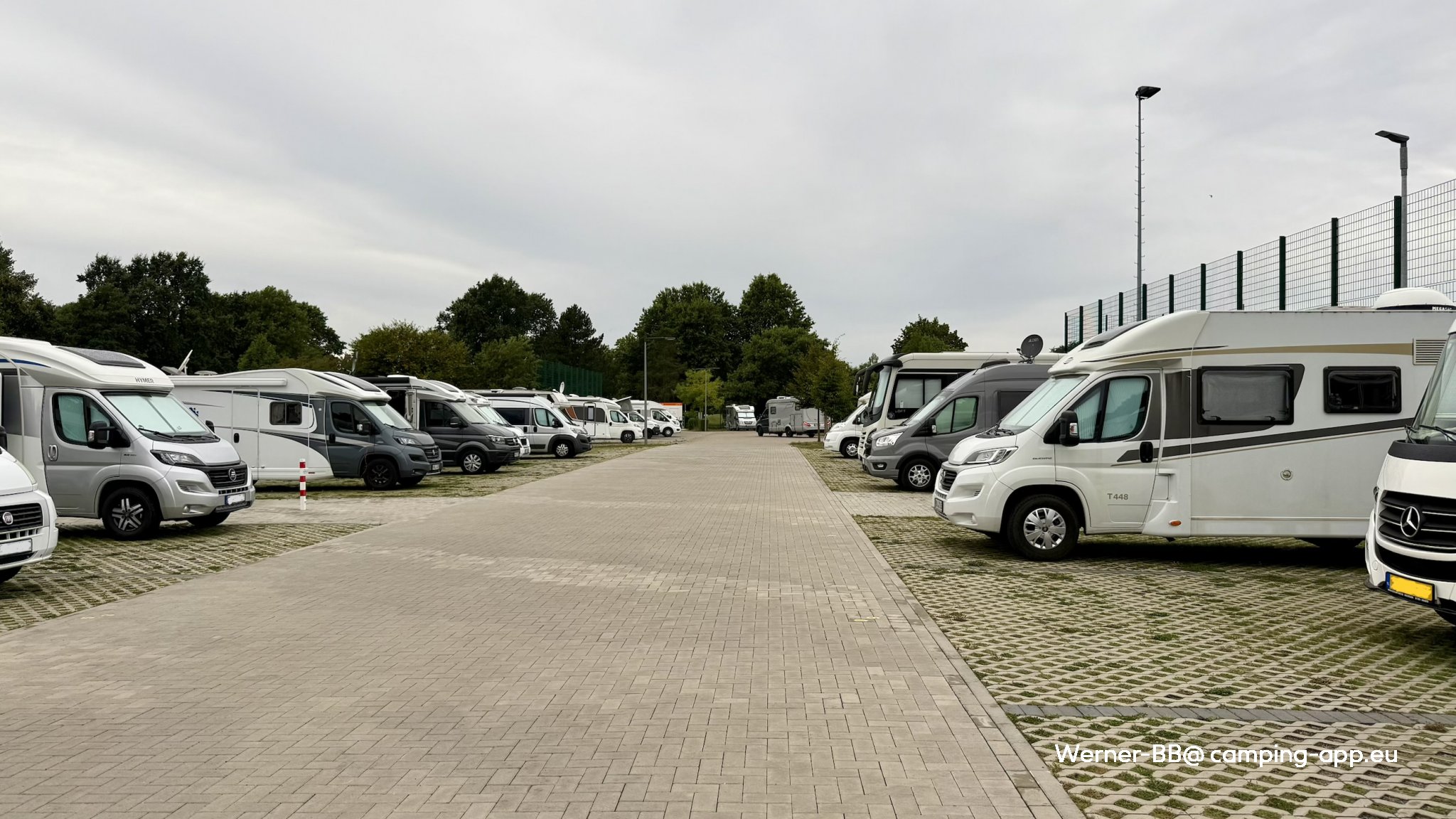 Wohnmobilstellplatz am Badeland — Foto 4