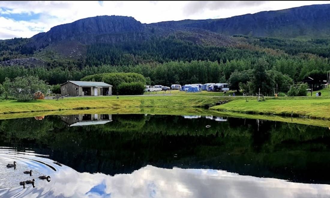 Hamrar vid Kjarnaskog — Campingplatz in Akureyri / Nordausturland