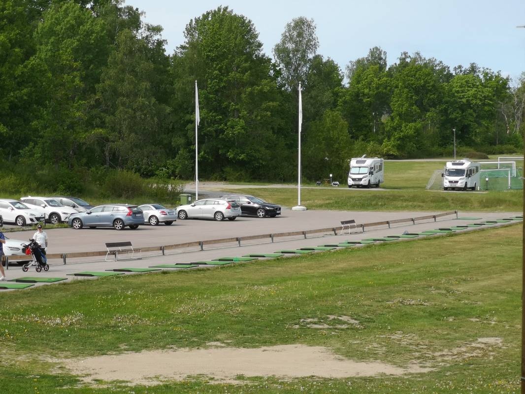 Strängnäs Golfklubb — 露营车营地 in Strängnäs