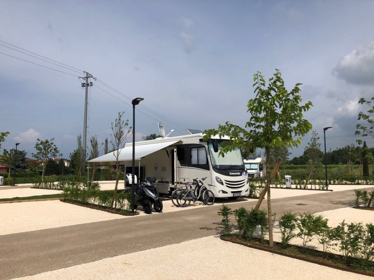 Agricamping Mabellini — Fattoria in Desenzano del Garda