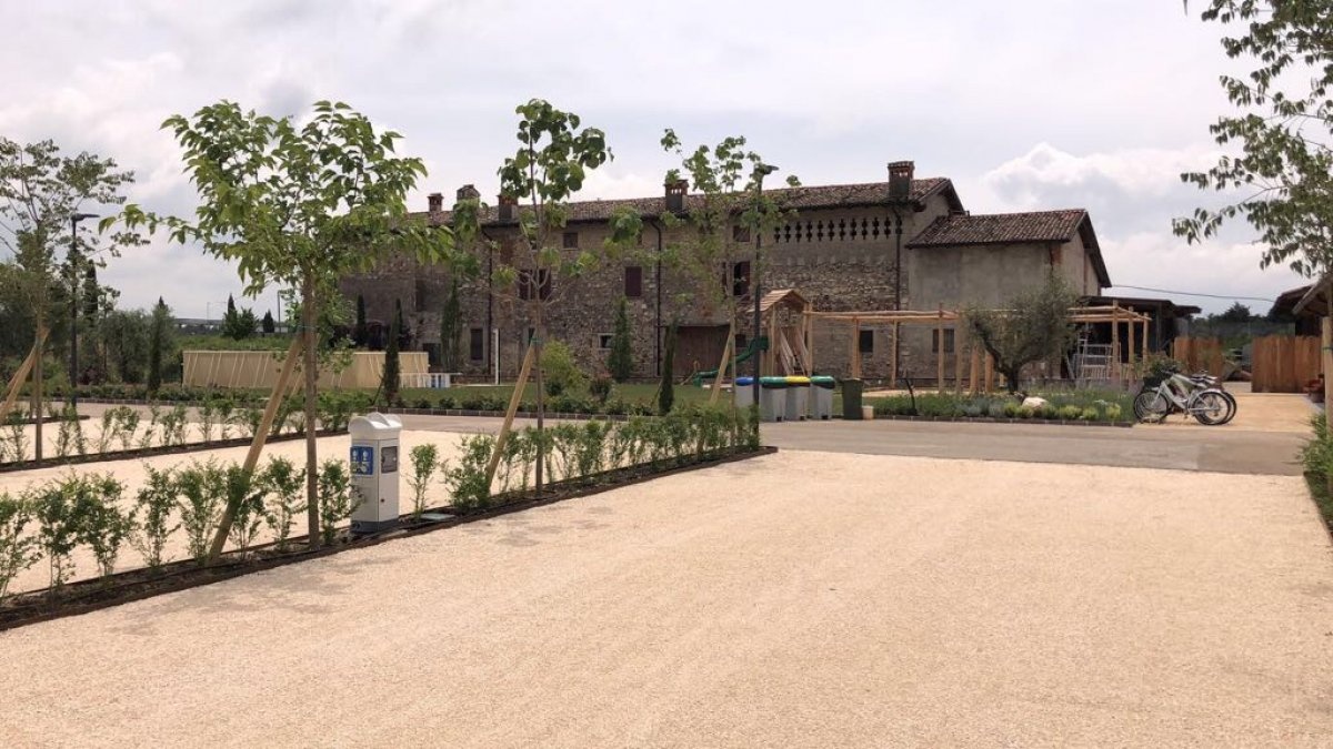 Agricamping Mabellini — Farm in Desenzano del Garda