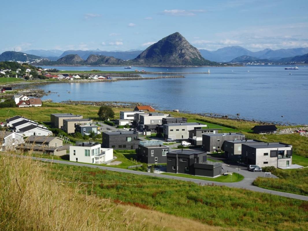 Geilevika Småbåthavn — Campervan Site in Godøya