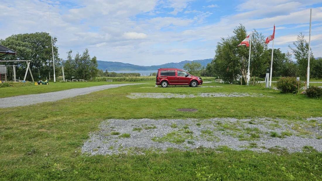 Holm Camping — Area da campeggio in Bindalseidet