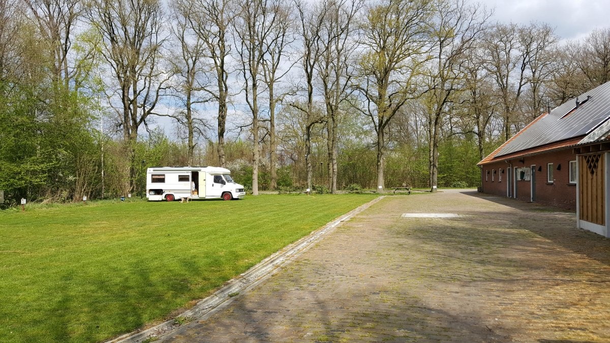Erve Velpen Camperplaatsen — Camperplaats in De Lutte