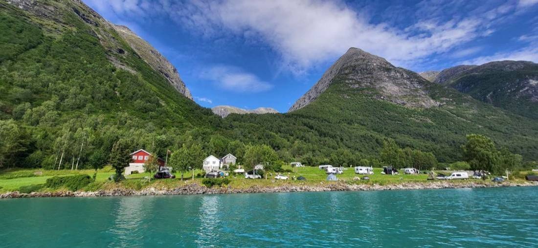 Helset Camping — Campingplads in Loen