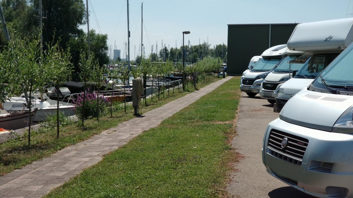 Yachthafen Strijensas — Stellplatz in Strijensas