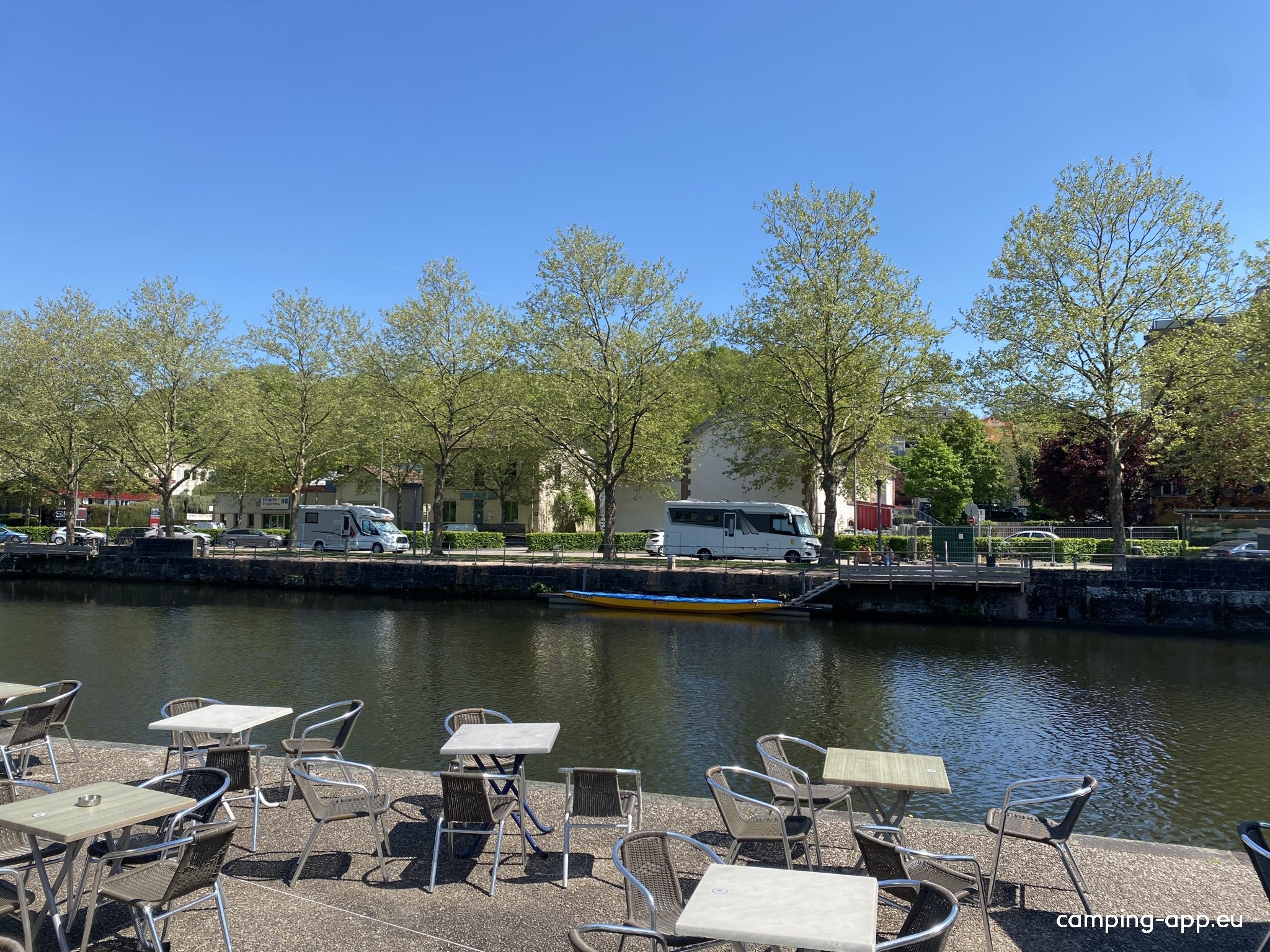 Stellplatz Épinal am Kanalhafen — Aire camping car in Épinal