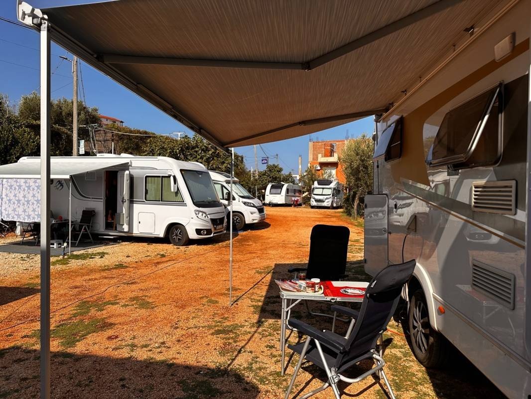 Ksamil Caravan Camping — Sítio de acampamento in Ksamil