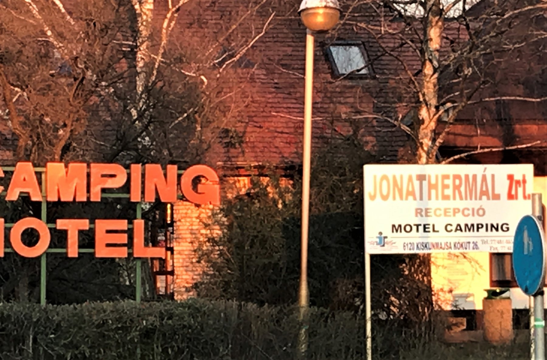 Kemping Jonathermál — Campingplatz in Kiskunmajsa