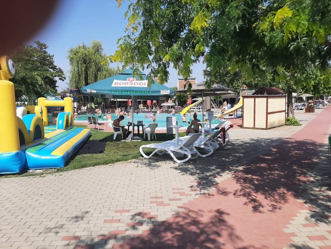 Tisza-Parti Thermal Camping — Місце для кемпінгу in Tiszakécske