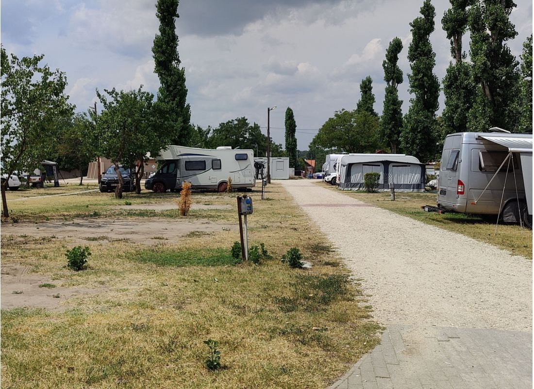 Tisza-Parti Thermal Camping — 露营地 in Tiszakécske