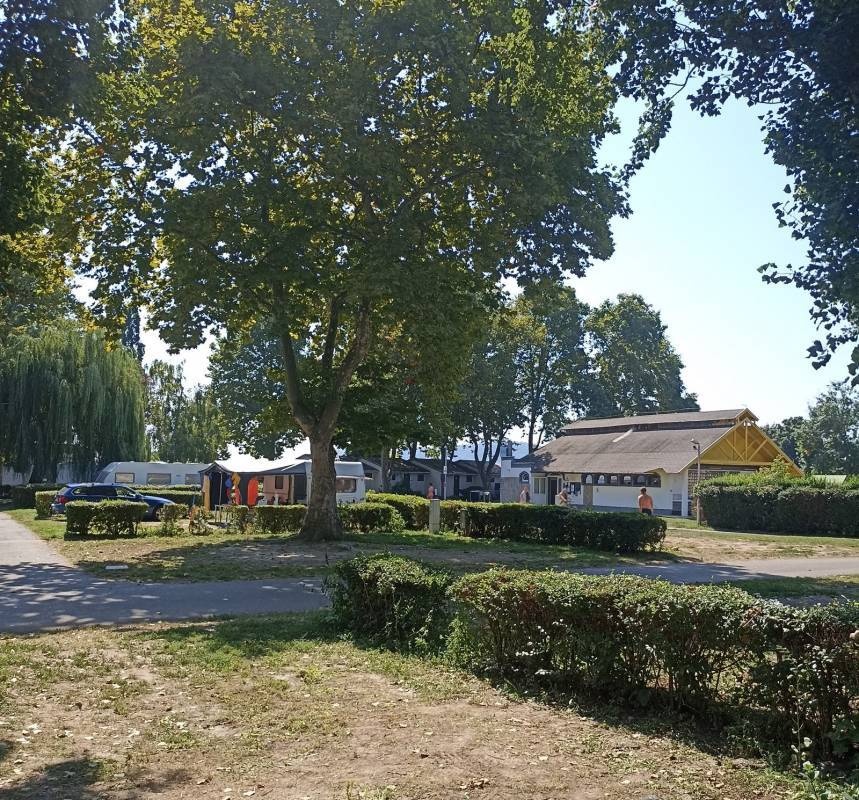 Balatontourist Camping & Bungalows Füred — Campingplass in Balatonfüred