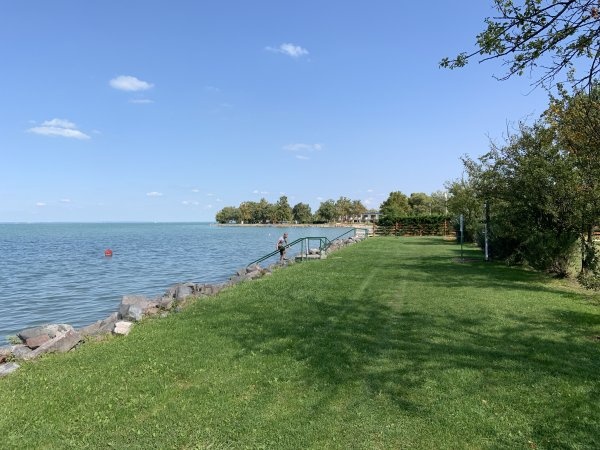 Mirabella Camping — Campingplass in Zamárdi