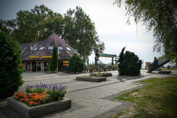 Balatontourist Camping & Bungalows Park — Photo 2