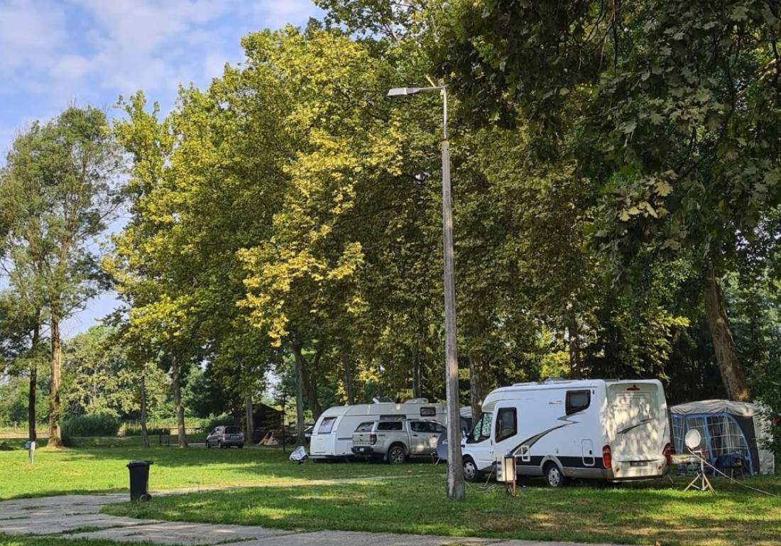 Thermal Camping Csokonyavisonta — Sítio de acampamento in Csokonyavisonta