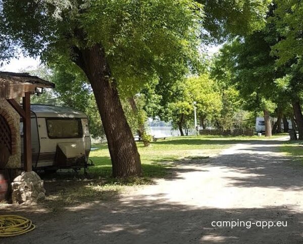 Tiszavirág Camping — Foto 4