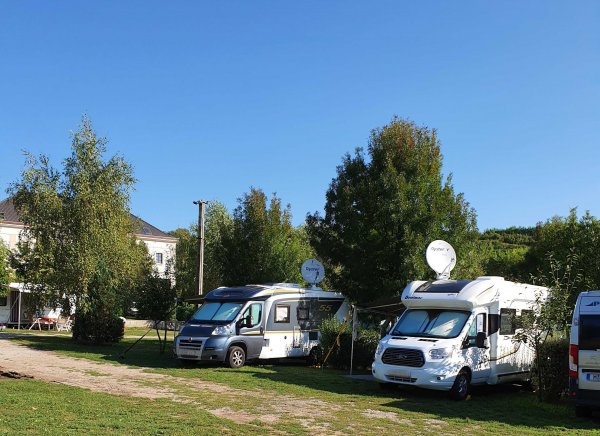 Tulipán Camping — Campingplatz in Eger
